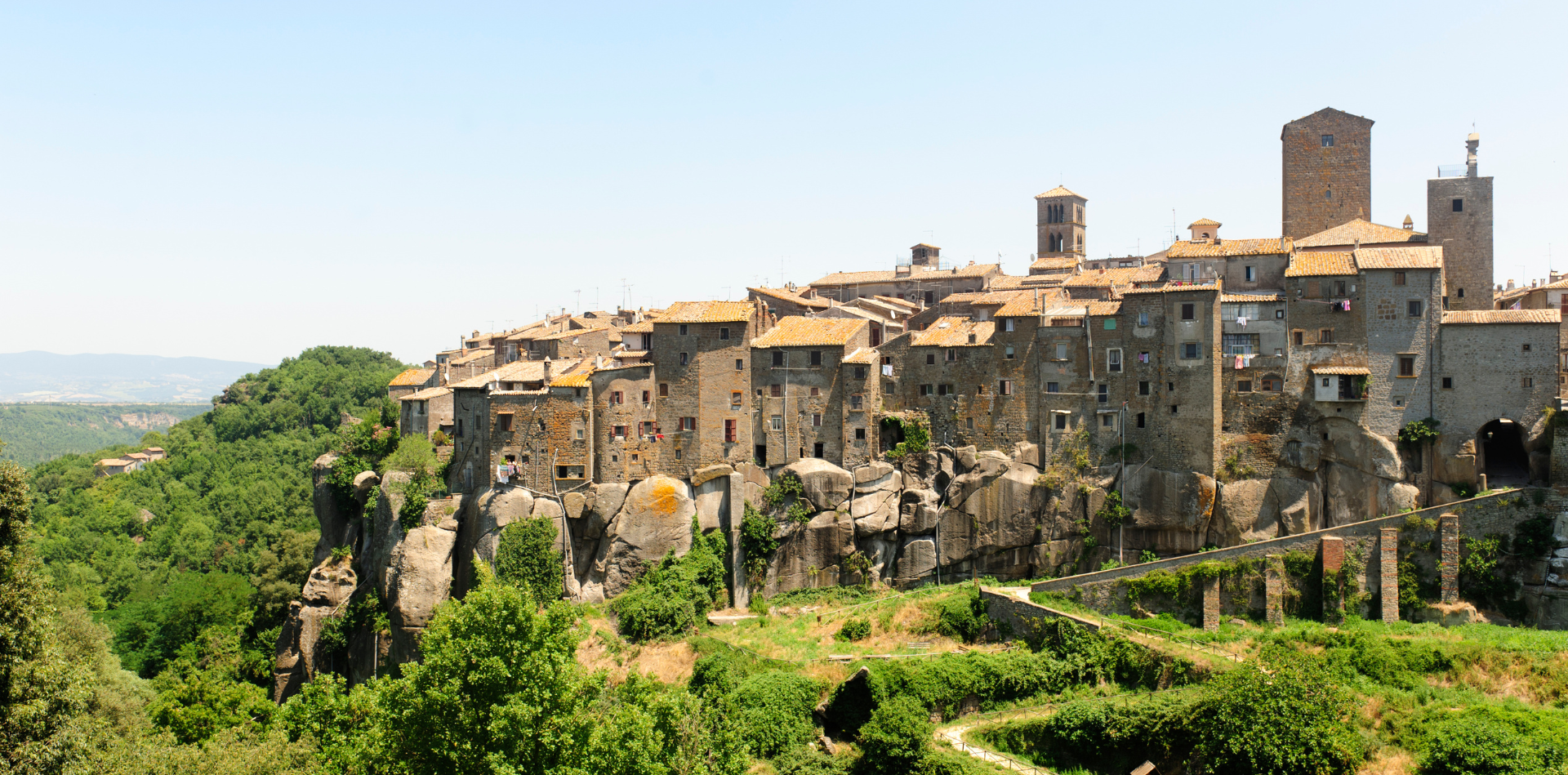 Borgo di Vitorchiano: cosa vedere, cosa mangiare e il Moai