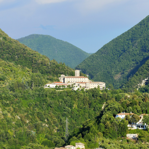 Monti Simbruini: trekking, borghi e natura vicino Roma